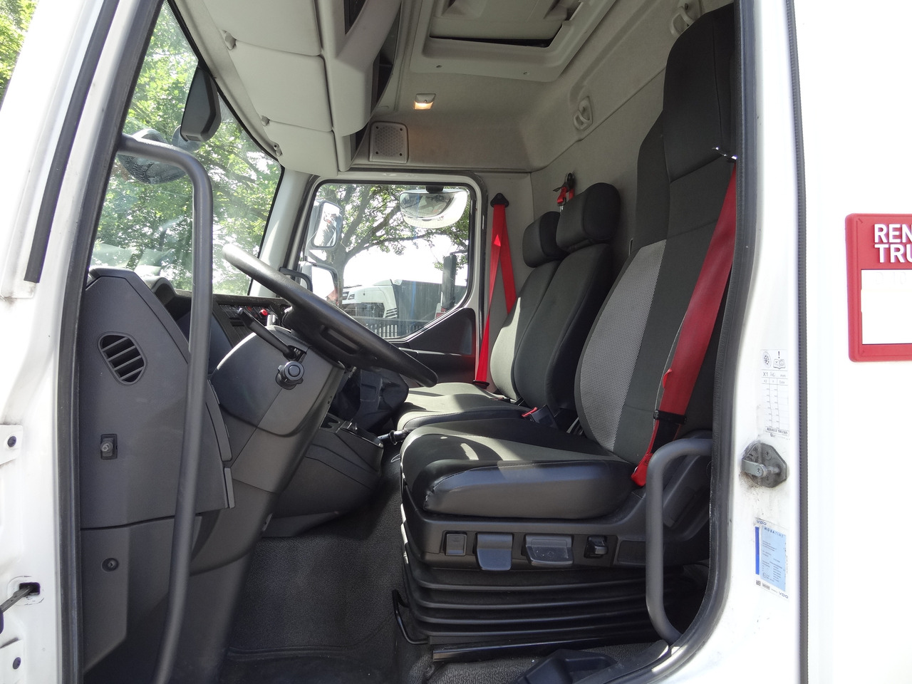 Renault D10.210 7m Koffer - 厢式卡车:图4 Renault D10.210 7m Koffer - 厢式卡车:图4