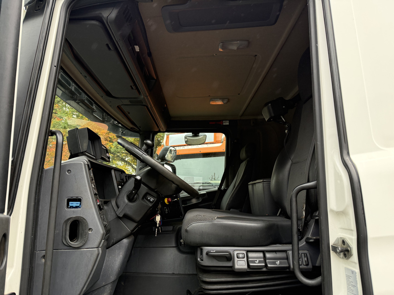 Scania P280 6X2*4 - 驾驶室底盘卡车:图3 Scania P280 6X2*4 - 驾驶室底盘卡车:图3