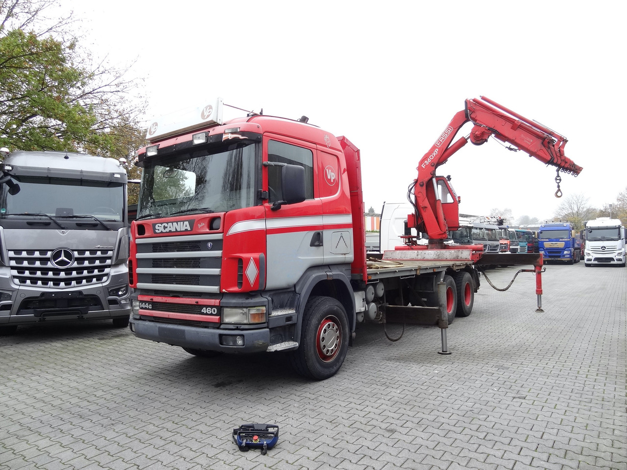 Scania R144 460 6X4 Fassi 360 bis 25 Meter - 栏板式/ 平板卡车, 起重车:图1 Scania R144 460 6X4 Fassi 360 bis 25 Meter - 栏板式/ 平板卡车, 起重车:图1