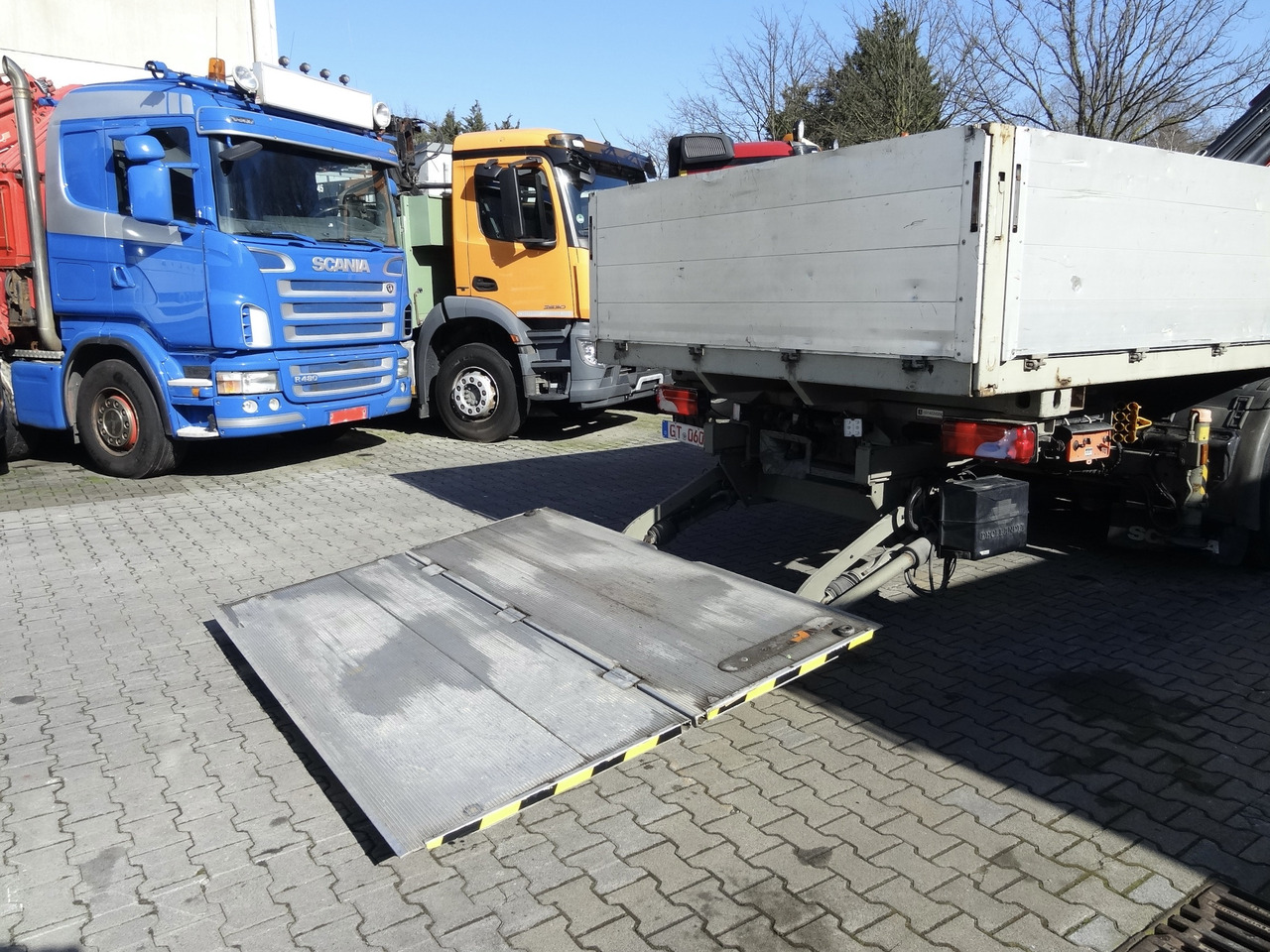 Scania R440 6X2*4 Kran HMF 3000 bis 30 Meter - 栏板式/ 平板卡车, 起重车:图4 Scania R440 6X2*4 Kran HMF 3000 bis 30 Meter - 栏板式/ 平板卡车, 起重车:图4