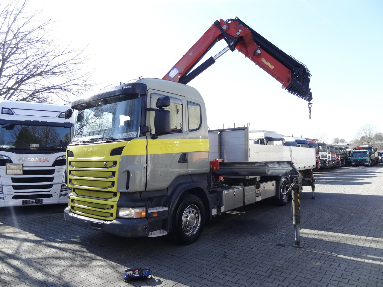 Scania R440 6X2*4 Kran HMF 3000 bis 30 Meter - 栏板式/ 平板卡车, 起重车:图1 Scania R440 6X2*4 Kran HMF 3000 bis 30 Meter - 栏板式/ 平板卡车, 起重车:图1
