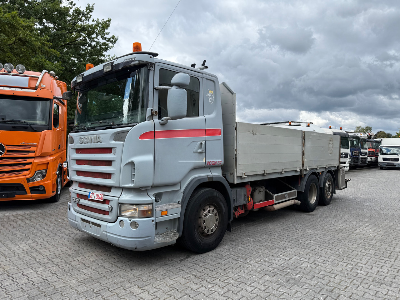 Scania R560 V8 6X2 Kranvorbereitung - 栏板式/ 平板卡车, 起重车:图1 Scania R560 V8 6X2 Kranvorbereitung - 栏板式/ 平板卡车, 起重车:图1