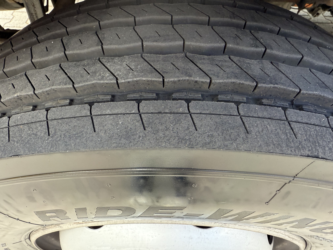 Volvo FL210 14 Tonner - 侧帘卡车:图2 Volvo FL210 14 Tonner - 侧帘卡车:图2