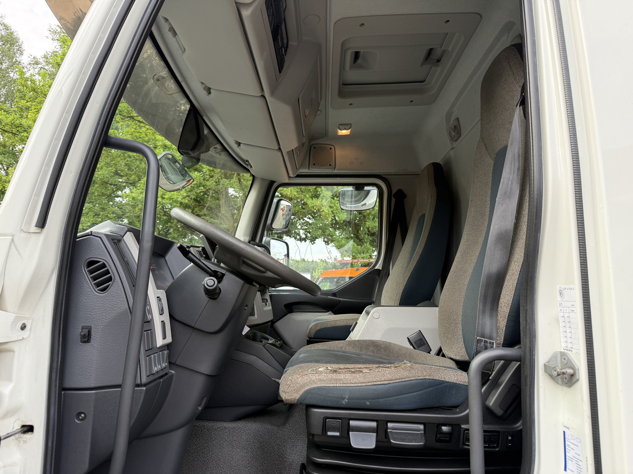 Volvo FL250.18 Carrier Supra 850Mt - 冷藏车:图5 Volvo FL250.18 Carrier Supra 850Mt - 冷藏车:图5