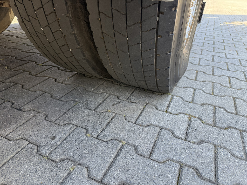 Volvo FM12 420 4X4 Kran MKG 300 bis 24 Meter - 起重车:图4 Volvo FM12 420 4X4 Kran MKG 300 bis 24 Meter - 起重车:图4