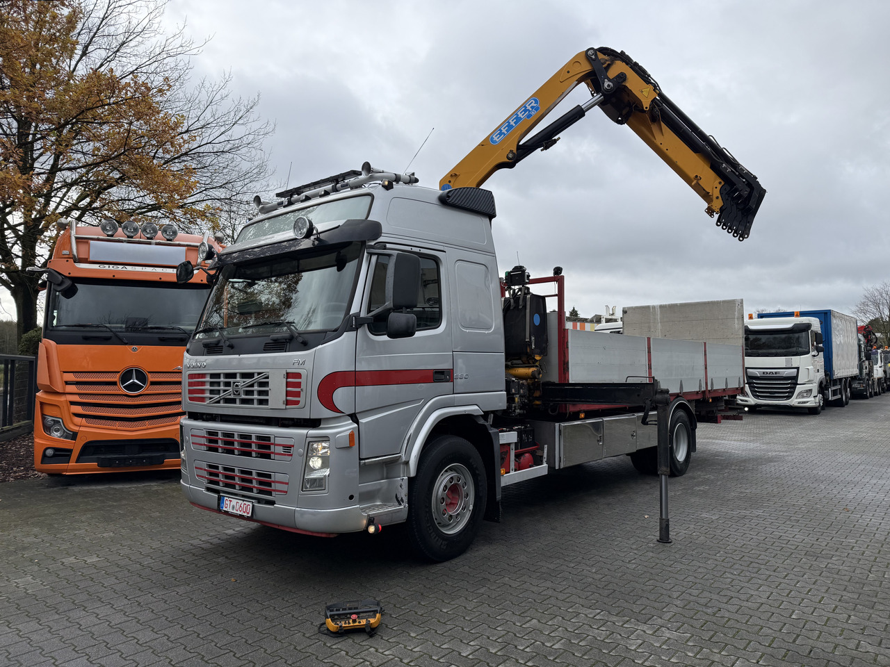 Volvo FM330 Kran Effer 165 bis 20 Meter - 栏板式/ 平板卡车, 起重车:图1 Volvo FM330 Kran Effer 165 bis 20 Meter - 栏板式/ 平板卡车, 起重车:图1