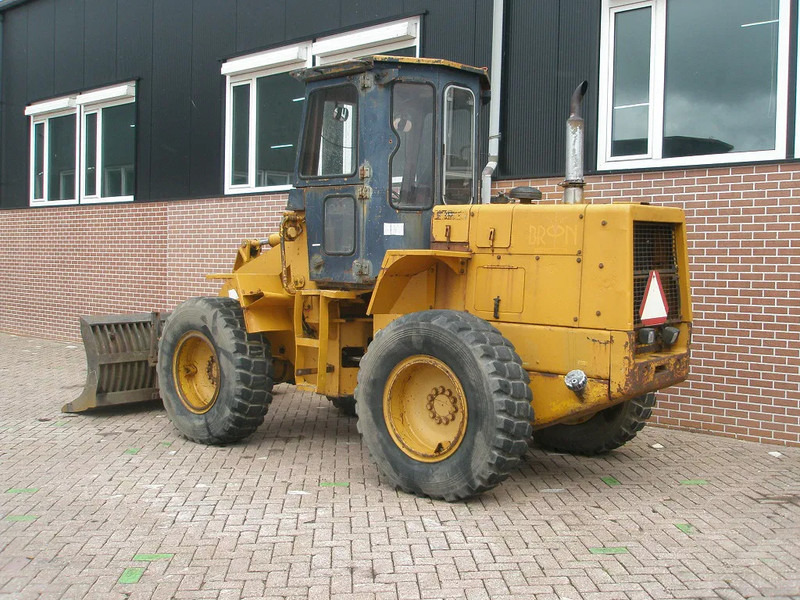 Komatsu W40-2 - 轮式装载机:图2 Komatsu W40-2 - 轮式装载机:图2