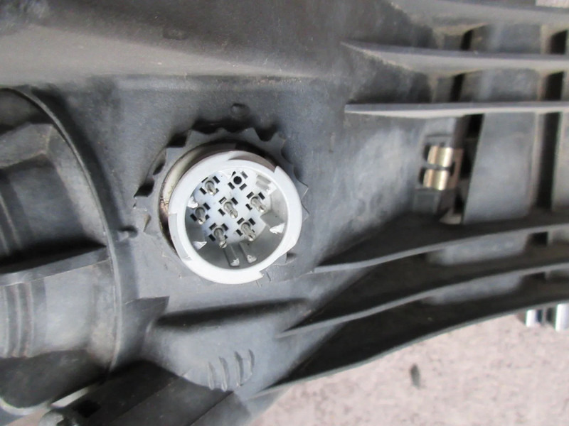 MAN 81.25101-6550 KOPLAMP RECHTS TGA TGL TGM EURO 3 - 前照灯 适用于 卡车:图4 MAN 81.25101-6550 KOPLAMP RECHTS TGA TGL TGM EURO 3 - 前照灯 适用于 卡车:图4