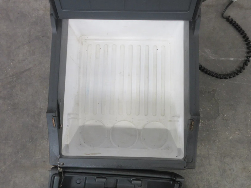 MAN 81.63910-6032 KOELKAST MAN 18.480 TGX EURO 6 MODEL 2012 - 电气系统 适用于 卡车:图5 MAN 81.63910-6032 KOELKAST MAN 18.480 TGX EURO 6 MODEL 2012 - 电气系统 适用于 卡车:图5