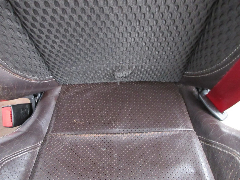 Renault 7484561374 BESTUURDERSTOEL T 520 EURO 6 - 座椅 适用于 卡车:图4 Renault 7484561374 BESTUURDERSTOEL T 520 EURO 6 - 座椅 适用于 卡车:图4