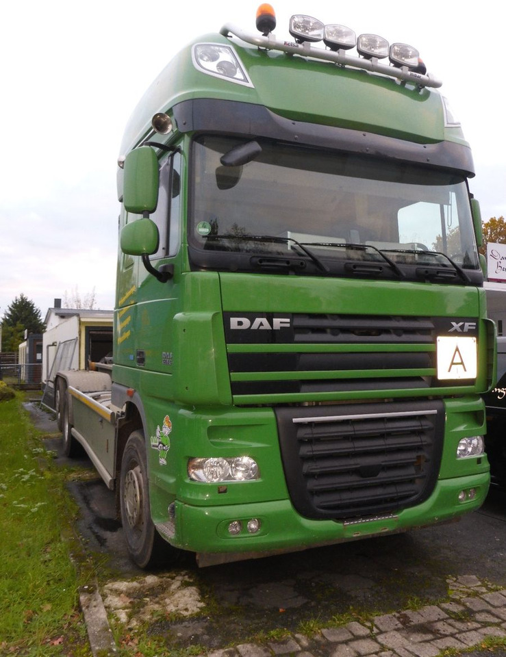 DAF XF 510 aus Werkverkehr 6 x 2 510PS Top-Zustan - 吊钩升降车:图1 DAF XF 510 aus Werkverkehr 6 x 2 510PS Top-Zustan - 吊钩升降车:图1