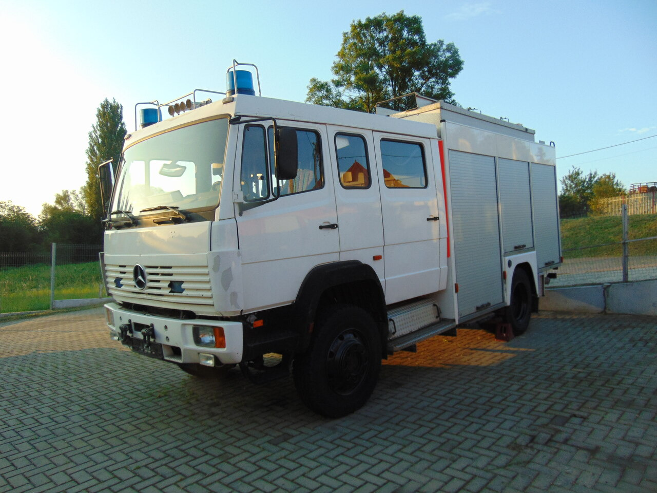 MERCEDES-BENZ 1124AF 4x4 MAGIRUS - 消防车:图1 MERCEDES-BENZ 1124AF 4x4 MAGIRUS - 消防车:图1