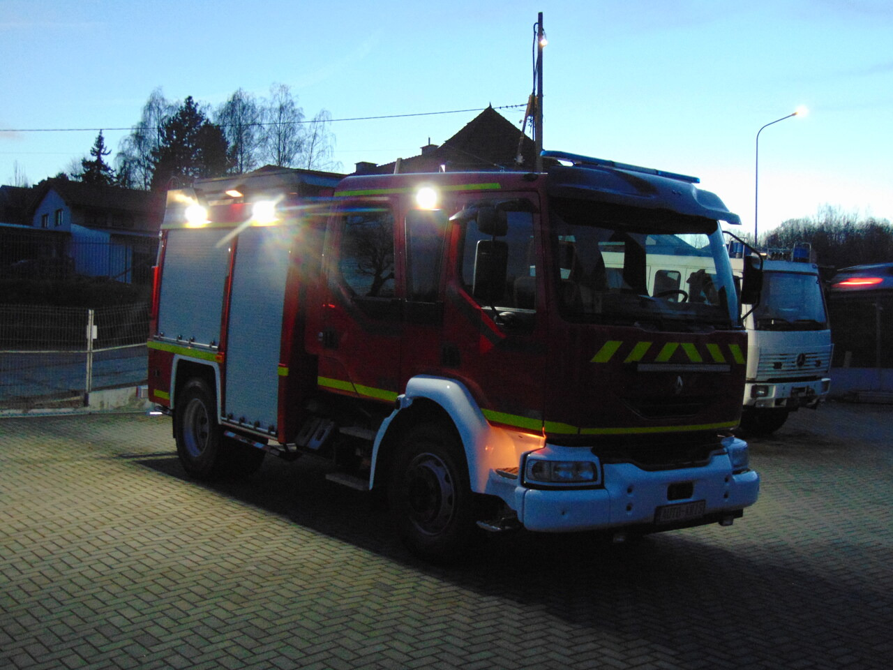 消防车 RENAULT Midlum 270dCi SIDES：图27