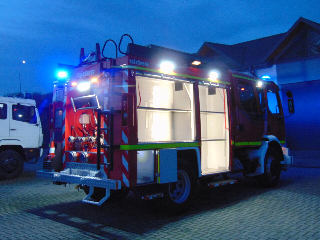 消防车 RENAULT Midlum 270dCi SIDES：图30