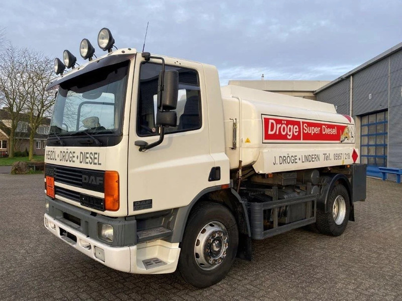 DAF 65CF-240 / FULL STEEL / POMP / 3 COMPARTIMENTS / 8350 LITER / ONLY:25969 KM / EURO-2 / MANUAL / GOOD CONDITION - 罐车:图1 DAF 65CF-240 / FULL STEEL / POMP / 3 COMPARTIMENTS / 8350 LITER / ONLY:25969 KM / EURO-2 / MANUAL / GOOD CONDITION - 罐车:图1