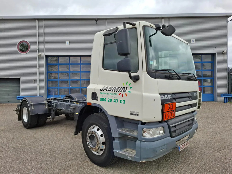 DAF CF75-250 / ADR / ONLY:320740 KM / PTO / INLINER / ALCOA / GOOD CONDITION / MANUAL / EURO-5 / 2011 - 驾驶室底盘卡车:图2 DAF CF75-250 / ADR / ONLY:320740 KM / PTO / INLINER / ALCOA / GOOD CONDITION / MANUAL / EURO-5 / 2011 - 驾驶室底盘卡车:图2
