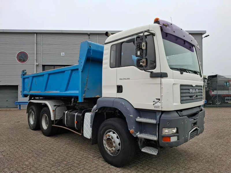 MAN TGA 26.310 / 6X4 / 2XBIG AXLE / 2SIDE TIPPER / ONLY:545423 KM / TUV:06-05-2026 / FULL-STEEL / AIRCO / MANUAL / EURO-4 / 2005 - 翻斗车:图4 MAN TGA 26.310 / 6X4 / 2XBIG AXLE / 2SIDE TIPPER / ONLY:545423 KM / TUV:06-05-2026 / FULL-STEEL / AIRCO / MANUAL / EURO-4 / 2005 - 翻斗车:图4