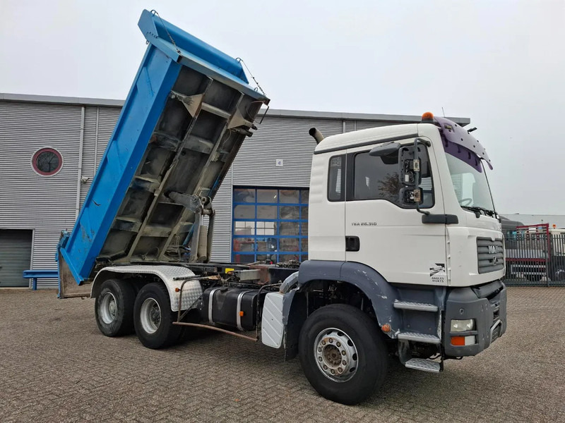 MAN TGA 26.310 / 6X4 / 2XBIG AXLE / 2SIDE TIPPER / ONLY:545423 KM / TUV:06-05-2026 / FULL-STEEL / AIRCO / MANUAL / EURO-4 / 2005 - 翻斗车:图5 MAN TGA 26.310 / 6X4 / 2XBIG AXLE / 2SIDE TIPPER / ONLY:545423 KM / TUV:06-05-2026 / FULL-STEEL / AIRCO / MANUAL / EURO-4 / 2005 - 翻斗车:图5