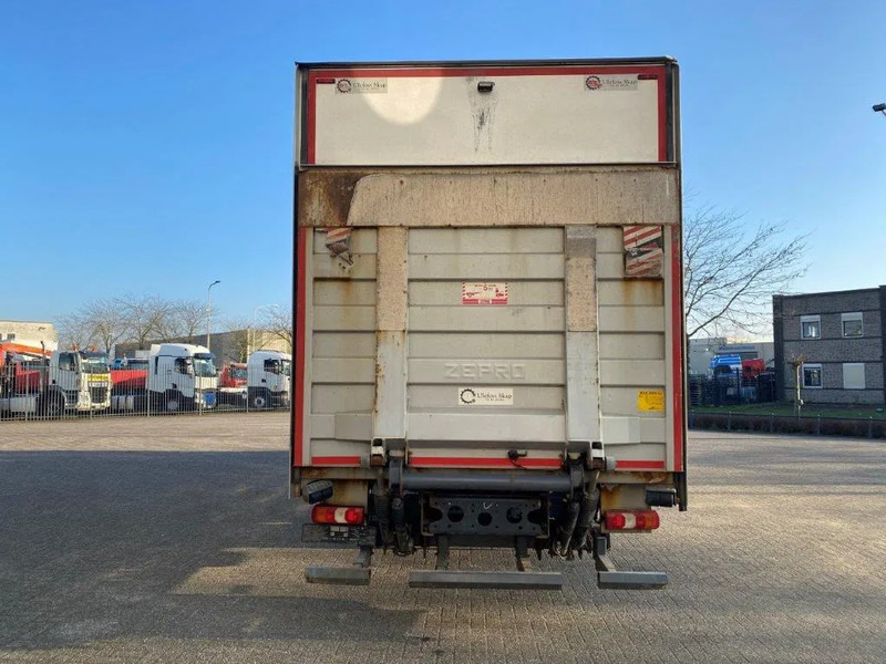 Mercedes-Benz Antos 2533 / LIFT AXLE / HEATED CLOSED BOX / PLATFORM 2000 KG / ONLY:506959 KM / SIDE DOOR / AUTOMATIC / EURO-6 / 2019 - 厢式卡车:图4 Mercedes-Benz Antos 2533 / LIFT AXLE / HEATED CLOSED BOX / PLATFORM 2000 KG / ONLY:506959 KM / SIDE DOOR / AUTOMATIC / EURO-6 / 2019 - 厢式卡车:图4
