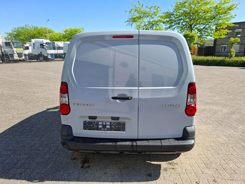 Peugeot Partner 1.6 HDI / TUV:12-01-2026 / AIRCO / CLOSED BOX / MANUAL / EURO-5 b / 2015 - 紧凑型面包车:图4 Peugeot Partner 1.6 HDI / TUV:12-01-2026 / AIRCO / CLOSED BOX / MANUAL / EURO-5 b / 2015 - 紧凑型面包车:图4