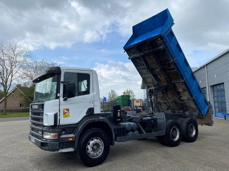 Scania 114-340 / 6X4 / 2 SIDE TIPPER / BIG AXLE / FULL-STEEL / DRUM BRAKES / MANUAL / 1999 - 翻斗车:图2 Scania 114-340 / 6X4 / 2 SIDE TIPPER / BIG AXLE / FULL-STEEL / DRUM BRAKES / MANUAL / 1999 - 翻斗车:图2