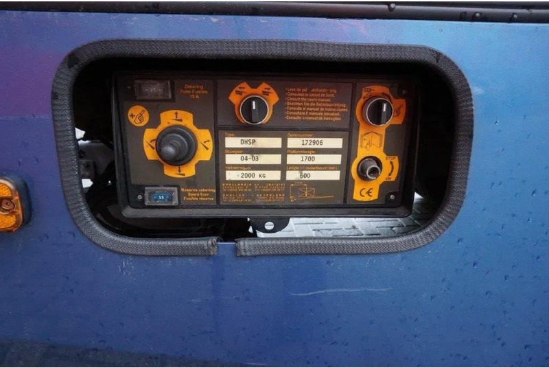 冷藏拖车 Tracon UDEN TM.180 / NL TRAILER / THROUGH-LOADING SYSTEM / ISOLATED / ALCOA / PLATFORM 2000 KG / 2003:图11 冷藏拖车 Tracon UDEN TM.180 / NL TRAILER / THROUGH-LOADING SYSTEM / ISOLATED / ALCOA / PLATFORM 2000 KG / 2003:图11