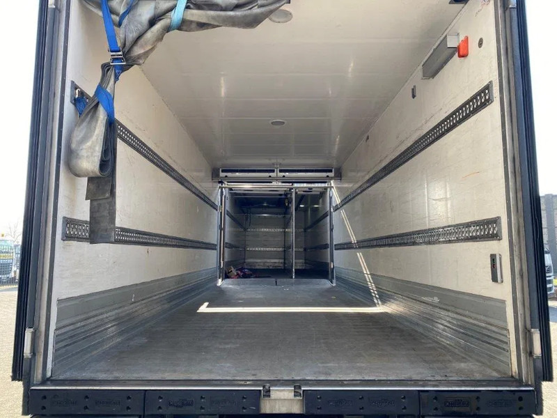 Volvo FM4-420 / COMPLETE COOL+FREEZE COMBI / CHEREAU / THROUGH-LOADING SYSTEM / 2XPLATFORM DHOLLANDIA / FREEZING LOCK / AUTOMATIC / EU - 冷藏车:图5 Volvo FM4-420 / COMPLETE COOL+FREEZE COMBI / CHEREAU / THROUGH-LOADING SYSTEM / 2XPLATFORM DHOLLANDIA / FREEZING LOCK / AUTOMATIC / EU - 冷藏车:图5