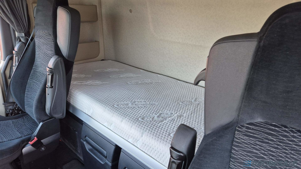 MERCEDES-BENZ ACTROS 1848 LS GIGA SPACE EURO 6 - 牵引车:图5 MERCEDES-BENZ ACTROS 1848 LS GIGA SPACE EURO 6 - 牵引车:图5