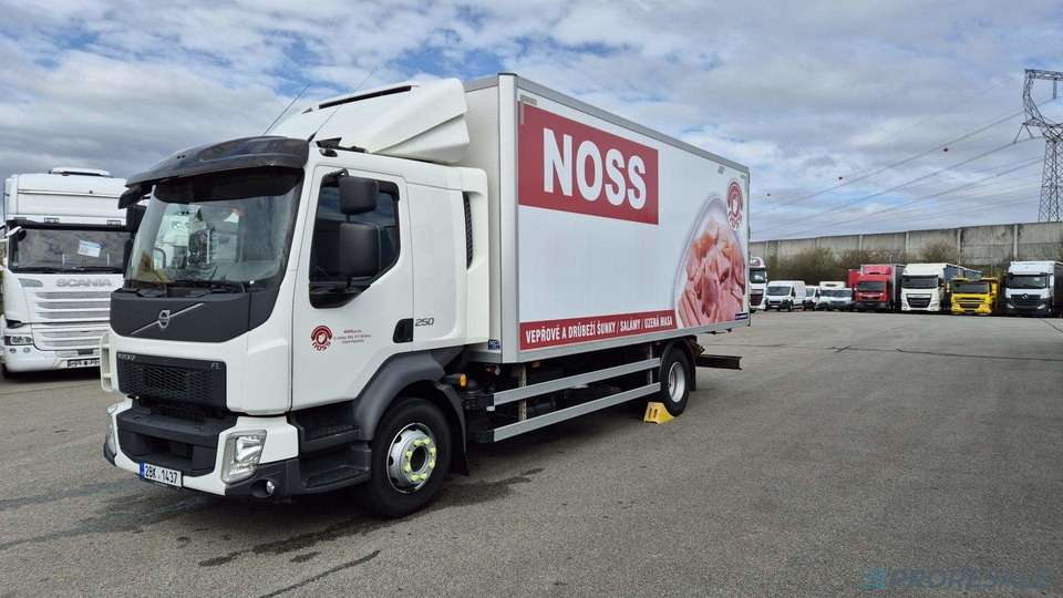 VOLVO FL 250 BB EURO 6 - mrazírna + CARRIER XARIOS 600 EL MAXI - 冷藏车:图2 VOLVO FL 250 BB EURO 6 - mrazírna + CARRIER XARIOS 600 EL MAXI - 冷藏车:图2