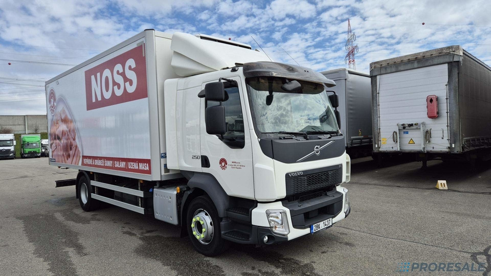 VOLVO FL 250 BB EURO 6 - mrazírna + CARRIER XARIOS 600 EL MAXI - 冷藏车:图1 VOLVO FL 250 BB EURO 6 - mrazírna + CARRIER XARIOS 600 EL MAXI - 冷藏车:图1