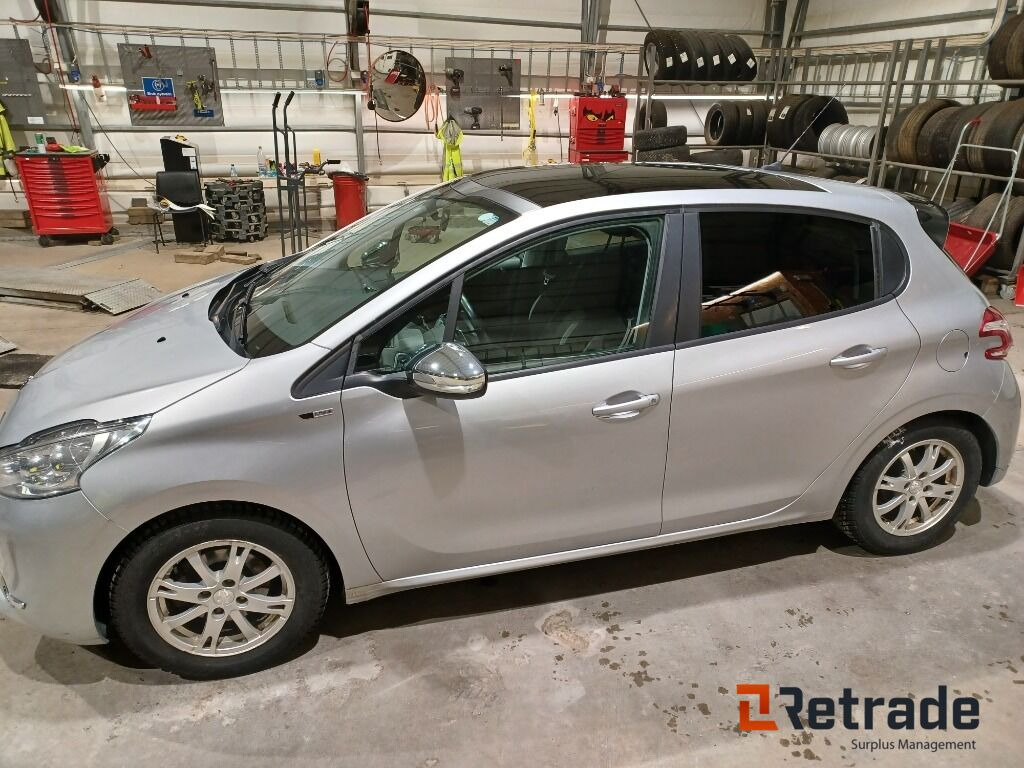 Bil Peugeot 208 Automat - 汽车:图2 Bil Peugeot 208 Automat - 汽车:图2