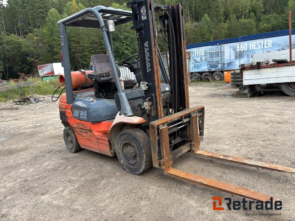 Forklift Toyota FGF 25 - 工业设备:图3 Forklift Toyota FGF 25 - 工业设备:图3