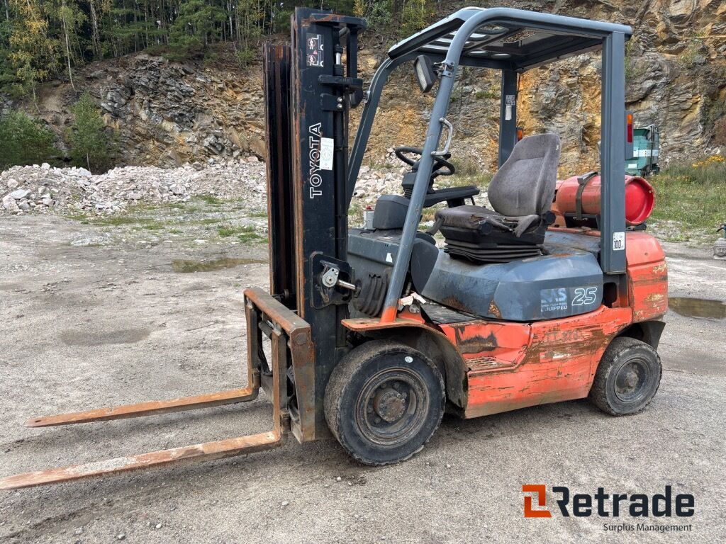 Forklift Toyota FGF 25 - 工业设备:图1 Forklift Toyota FGF 25 - 工业设备:图1