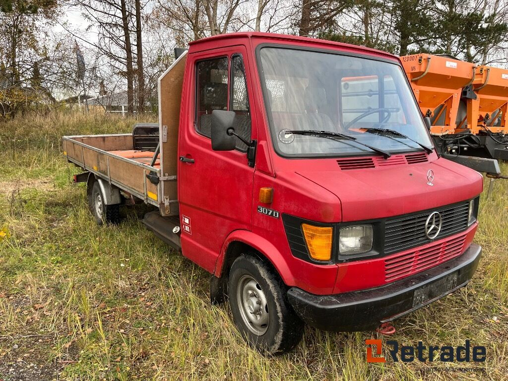 MERCEDES-BENZ 30/35 Ladvogn. - 栏板式/ 平板卡车:图2 MERCEDES-BENZ 30/35 Ladvogn. - 栏板式/ 平板卡车:图2