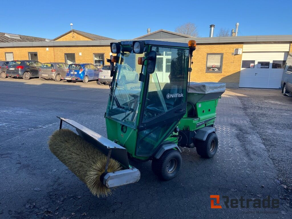 Plæne- og parkmaskiner EGHOLM 2150 Redskabsbærer - 市政/ 专用车辆:图1 Plæne- og parkmaskiner EGHOLM 2150 Redskabsbærer - 市政/ 专用车辆:图1