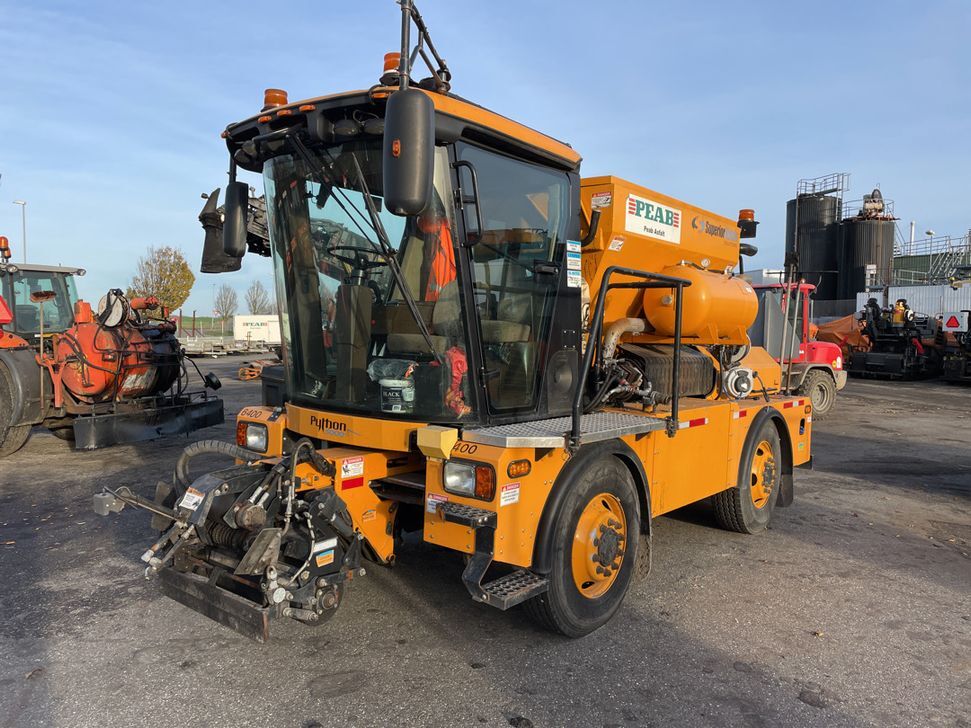 SuperiorRoads Python 5000+ Pothole Patcher - 沥青铺路机:图1 SuperiorRoads Python 5000+ Pothole Patcher - 沥青铺路机:图1
