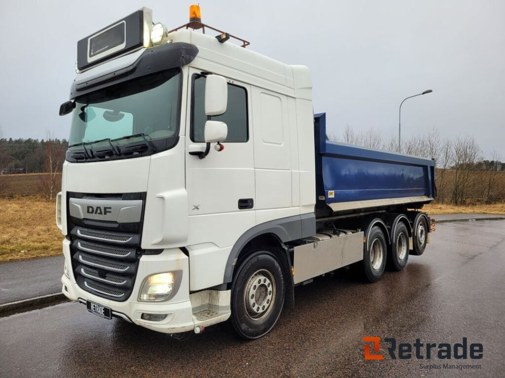 Tridem lastväxlare med flak Daf XF530 FAW Euro 6, låga mil -2022 - 翻斗车:图1 Tridem lastväxlare med flak Daf XF530 FAW Euro 6, låga mil -2022 - 翻斗车:图1
