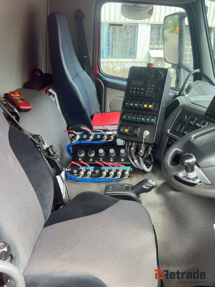 Volvo FE 300 Feiebil / Kombibil med Tipp og Brøyteoppsett - 道路清扫机:图5 Volvo FE 300 Feiebil / Kombibil med Tipp og Brøyteoppsett - 道路清扫机:图5