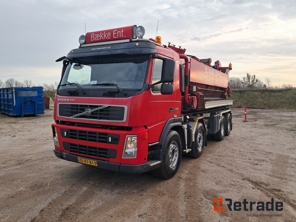 Volvo FM 400 8x2 med wirehejs og Hvidtved Larsen slamsuger - 真空车:图1 Volvo FM 400 8x2 med wirehejs og Hvidtved Larsen slamsuger - 真空车:图1