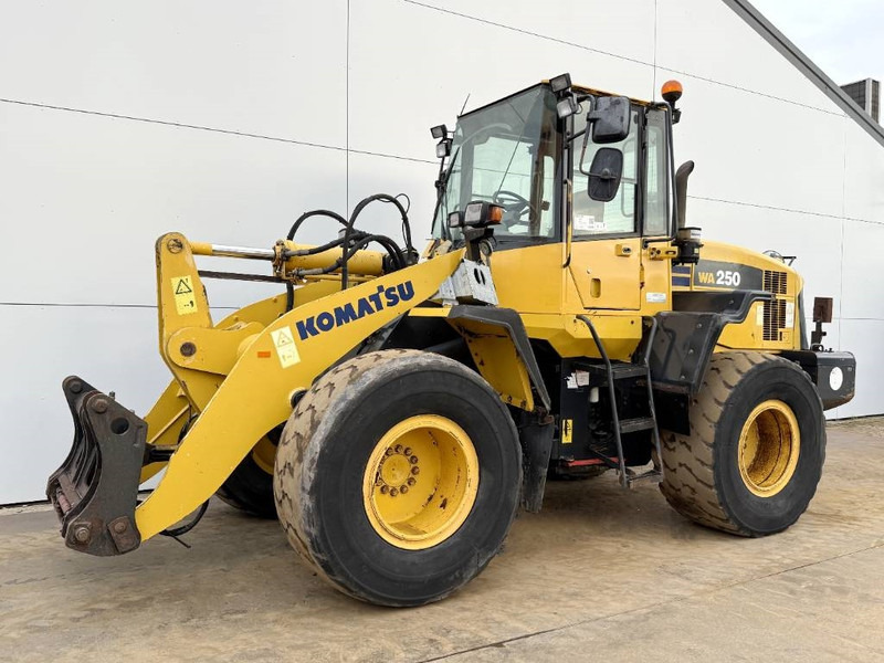 Komatsu WA250-5 - Dutch Machine / 3rd Function / Auto Lube - 轮式装载机:图2 Komatsu WA250-5 - Dutch Machine / 3rd Function / Auto Lube - 轮式装载机:图2