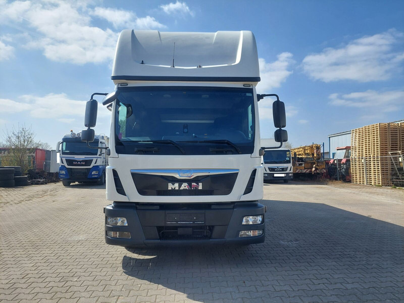 MAN TGL 8.220 - 侧帘卡车:图3 MAN TGL 8.220 - 侧帘卡车:图3