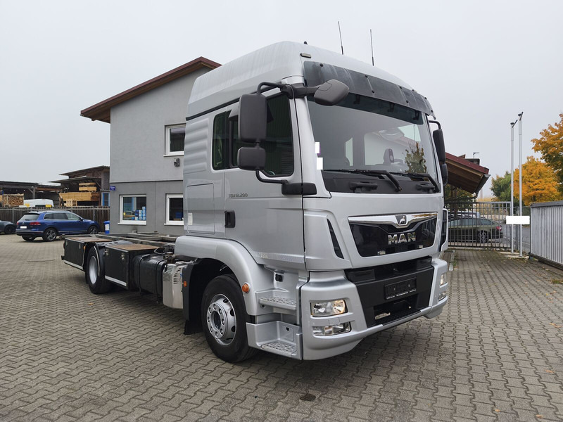 MAN TGM 12.290 BDF Euro 6 4x2 AHK (36) - 驾驶室底盘卡车:图2 MAN TGM 12.290 BDF Euro 6 4x2 AHK (36) - 驾驶室底盘卡车:图2