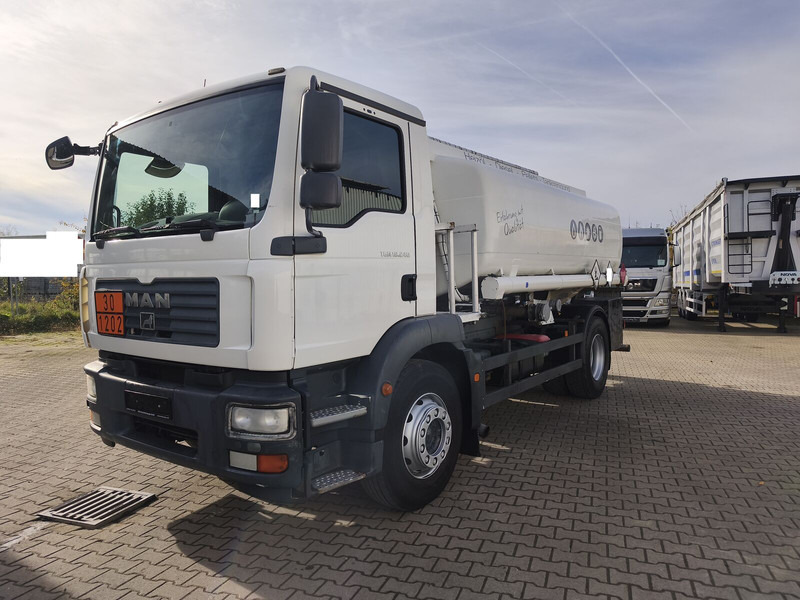 MAN TGM 18.240 12.400 l - 罐车:图1 MAN TGM 18.240 12.400 l - 罐车:图1