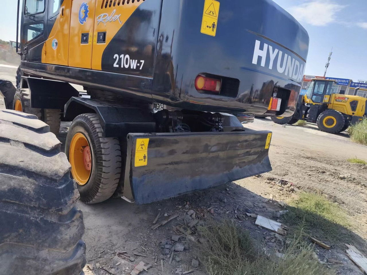 Hyundai R210-7 - 轮式挖掘机:图3 Hyundai R210-7 - 轮式挖掘机:图3