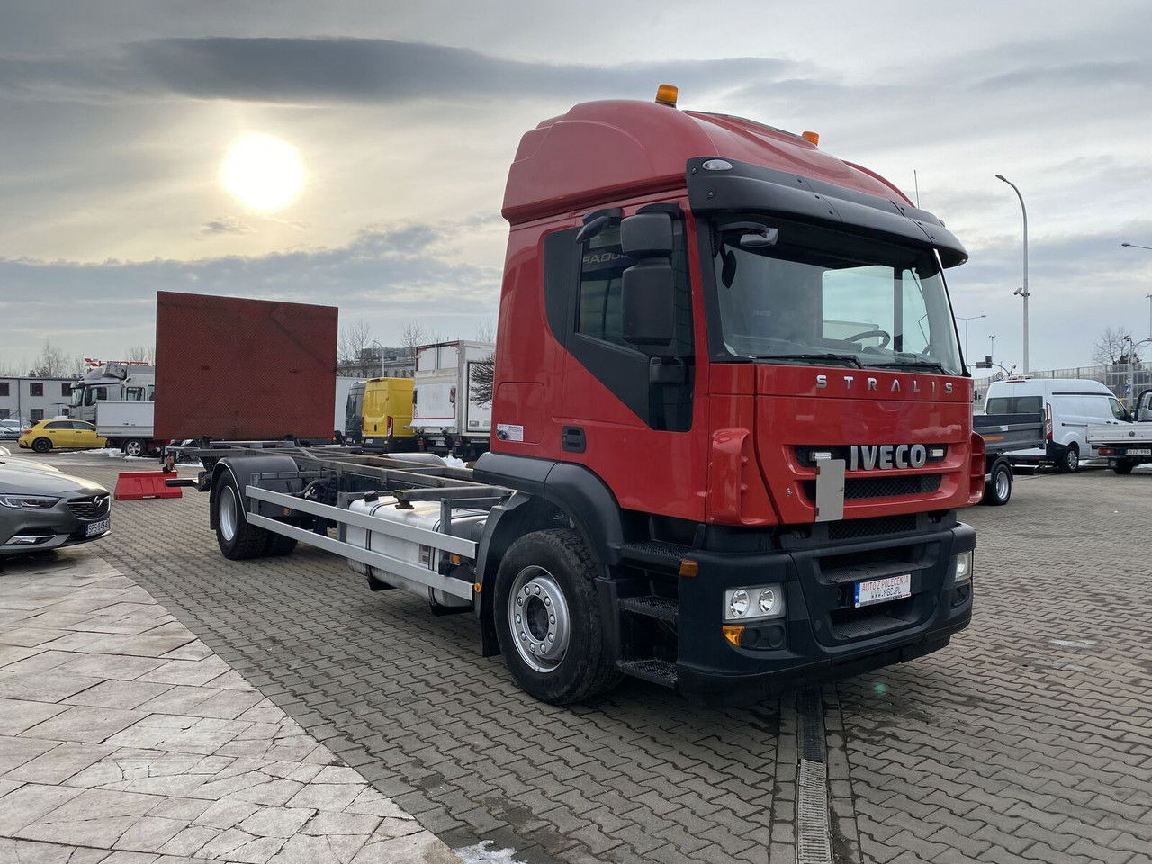 IVECO Stralis 360 AT 190 / Euro 5 / NEW Service / Long Frame - 驾驶室底盘卡车:图2 IVECO Stralis 360 AT 190 / Euro 5 / NEW Service / Long Frame - 驾驶室底盘卡车:图2