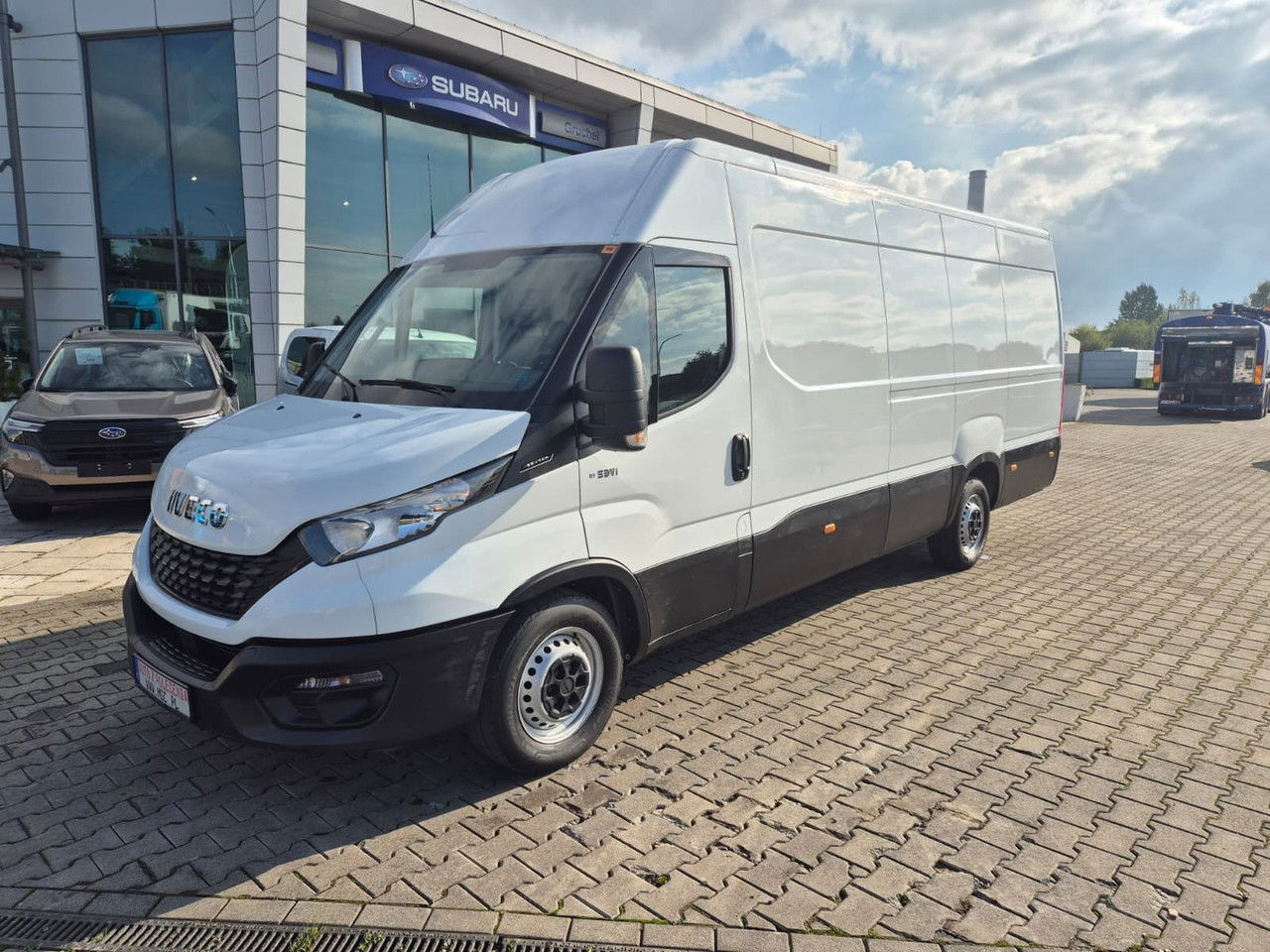 Iveco Daily 35S14 L4H3 - 无侧窗厢式货车:图1 Iveco Daily 35S14 L4H3 - 无侧窗厢式货车:图1