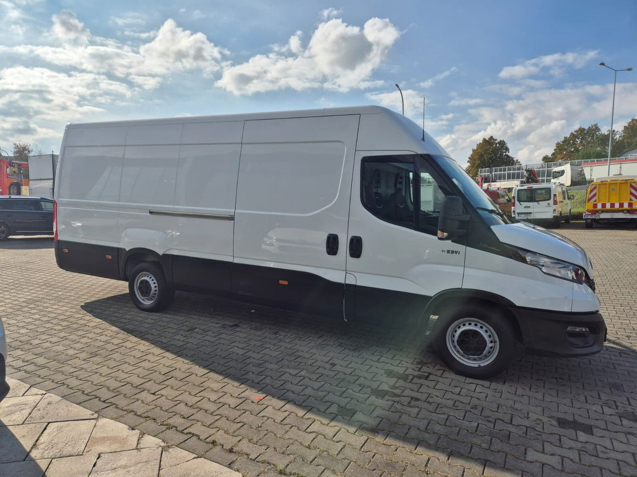 Iveco Daily 35S14 L4H3 - 无侧窗厢式货车:图5 Iveco Daily 35S14 L4H3 - 无侧窗厢式货车:图5
