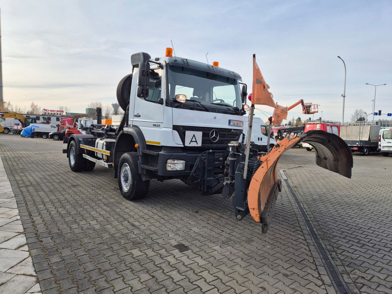 Mercedes-Benz Axor 1833 4X4 / Serviced / Schmidt Plow - 吊钩升降车:图4 Mercedes-Benz Axor 1833 4X4 / Serviced / Schmidt Plow - 吊钩升降车:图4