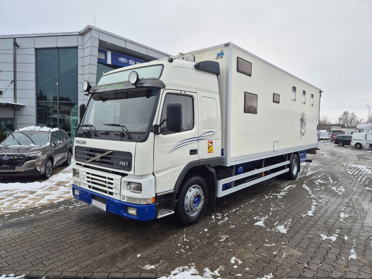 VOLVO FM 7 5 Horses / 3 People Live Cabin / 1 Owner / Serviced - 马匹运输车:图1 VOLVO FM 7 5 Horses / 3 People Live Cabin / 1 Owner / Serviced - 马匹运输车:图1