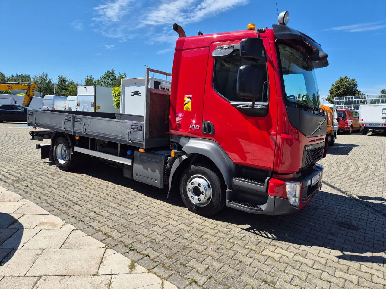 Volvo FL 210 1 Owner / LOW KM / Fassi - 栏板式/ 平板卡车, 起重车:图5 Volvo FL 210 1 Owner / LOW KM / Fassi - 栏板式/ 平板卡车, 起重车:图5